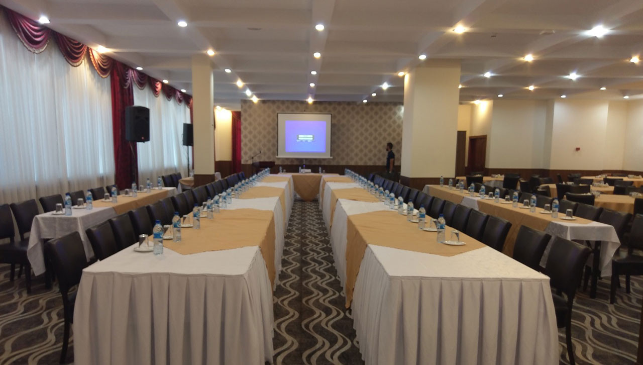 هتل استقلال تهران: هزینهها و پیشنهادات ویژه برای اقامتی لوکس