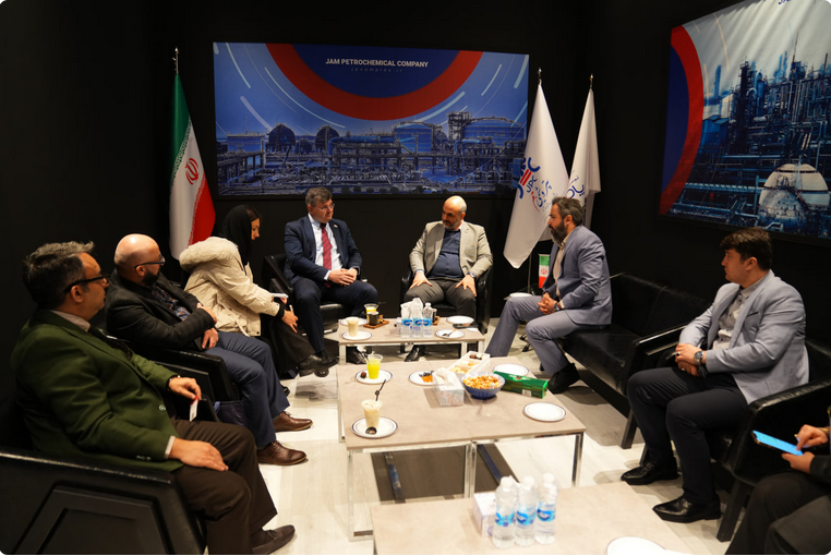 حضور رایزن ارشد امور اقتصادی سفارت بلاروس و نمایندگان اتاق بازرگانی و صنایع بلاروس در غرفه پتروشیمی جم