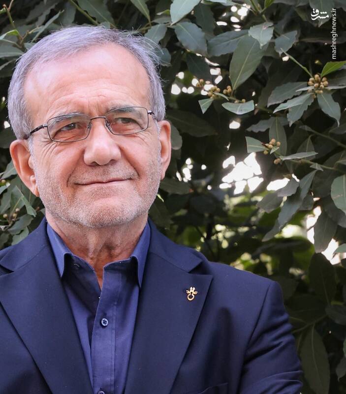 نقش بستن نام حضرت علی (ع) بر لباس نوروزی پزشکیان