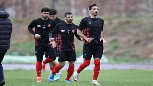 تمرین آدینه پرسپولیسیها زیر بارش شدید باران بهاری