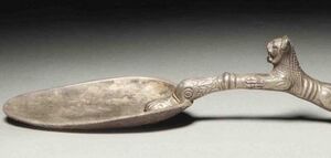 تصویری از قاشق نقره هخامنشی که به قیمت ۱۵۰۰۰ پوند فروخته شد