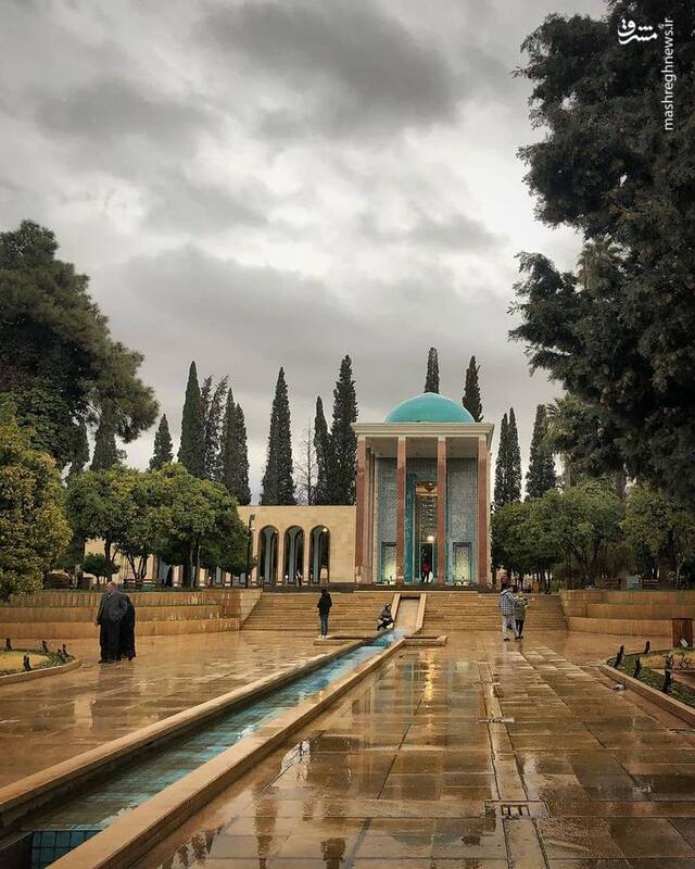 تصویری بارانی از آرامگاه سعدی