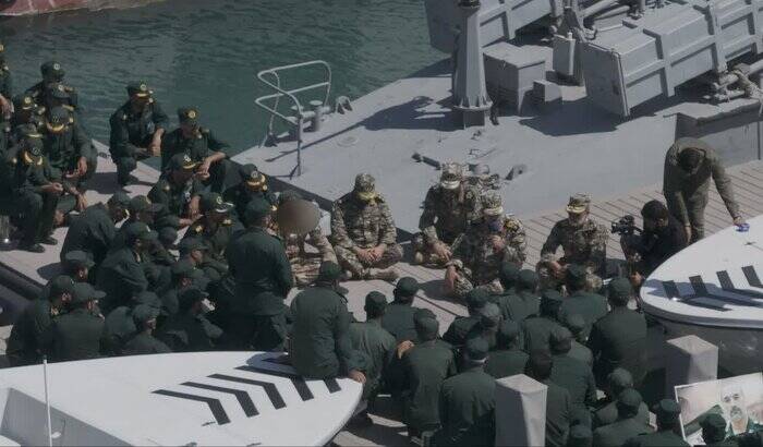 دریادار تنگسیری: راهبرد نیروی دریایی سپاه ارتقای توان رزم برای تقابل با استکبار جهانی است