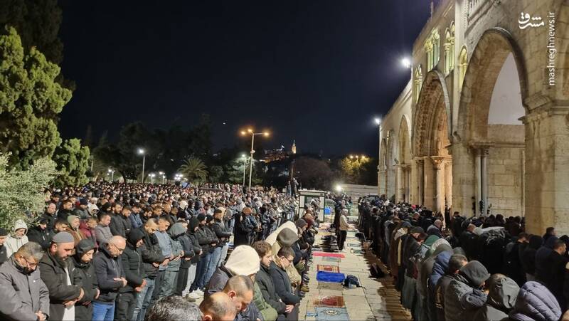 حضور دهها هزار نمازگزار در نماز تراویح مسجد الاقصی+ عکس