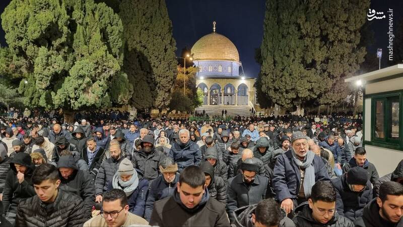 حضور دهها هزار نمازگزار در نماز تراویح مسجد الاقصی+ عکس