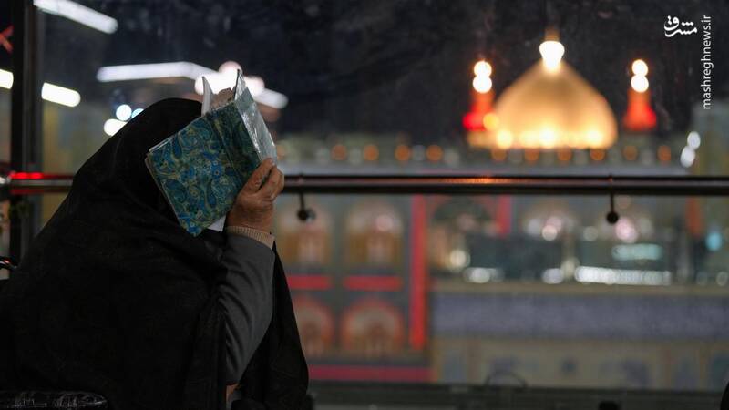 عکس / بیست و سومین شب از ماه بندگی در حرم امیرالمومنین 4