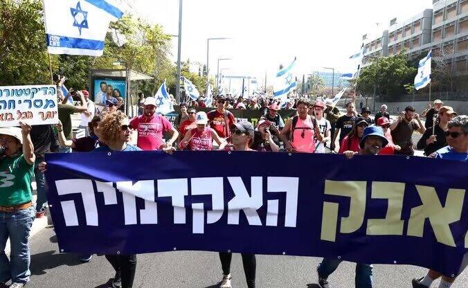 در سرزمینهای اشغالی چه خبر است؟ / رژیم صهیونیستی گام به گام به فروپاشی داخلی نزدیک میشود