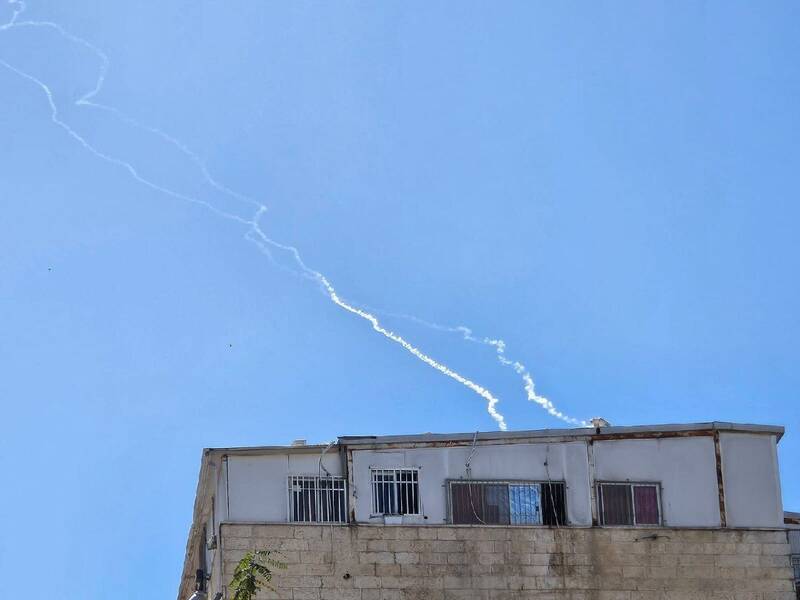 آخرین تحولات روز دهم نقض آتشبس/ سخنگوی حماس در حمله رژیم صهیونیستی به شهادت رسید/ ادامه حملات موشکی یمن به فلسطین اشغالی/ لیبرمن: ما به دوران حملات موشکی مداوم بازگشتهایم/ ادامه تلاش کشورهای میانجی برای احیای آتش بس در غزه