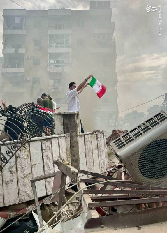 تصویری از پرچم ایران در ضاحیه بیروت پس از بمباران