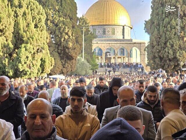 حضور ۱۲۰ هزار فلسطینی در نماز عید فطر