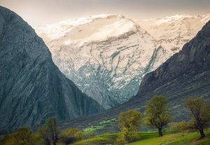 تصویری از رشته کوه های قارون در خوزستان