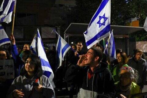 آخرین تحولات بیست و نهمین روز نقض آتش بس/ تهدید یمن در آستانه سفر ترامپ به منطقه/ بمباران محل حضور یکی از اسرای صهیونیست توسط ارتش رژیم/ گسترش ساعت به ساعت نافرمانیهای داخلی در رژیم صهیونیستی/ اسحاق بریک: در آستانه جنگ داخلی قرار داریم