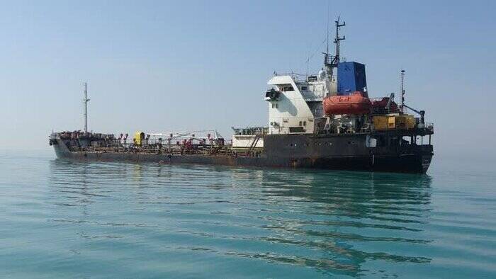 توقیف ۲ نفتکش متخلف در خلیج فارس توسط نیروی دریایی سپاه