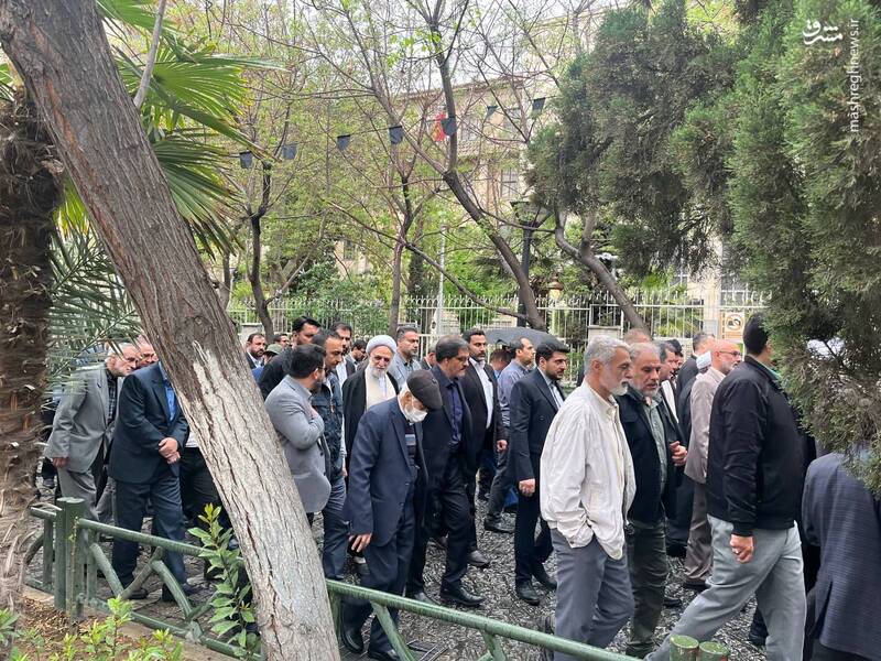 فیلم/ تشییع و اقامه نماز بر پیکر مرحوم حجتالاسلام نیری