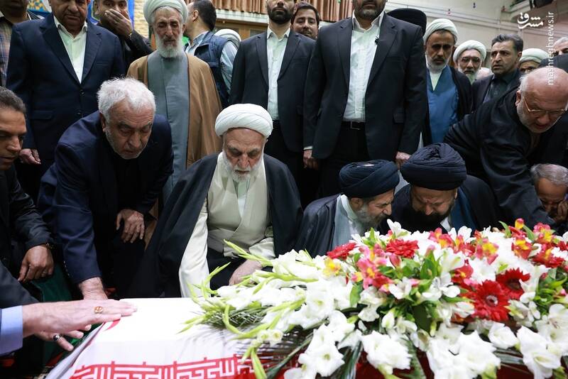 فیلم/ تشییع و اقامه نماز بر پیکر مرحوم حجتالاسلام نیری