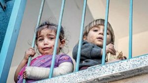 فیلم/ وحشت کودک فلسطینی از حملات وحشیانه اسرائیل