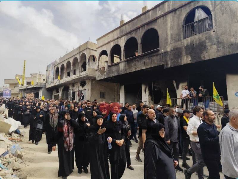 تشییع پیکرهای ۴۶ شهید در جنوب لبنان+ عکس