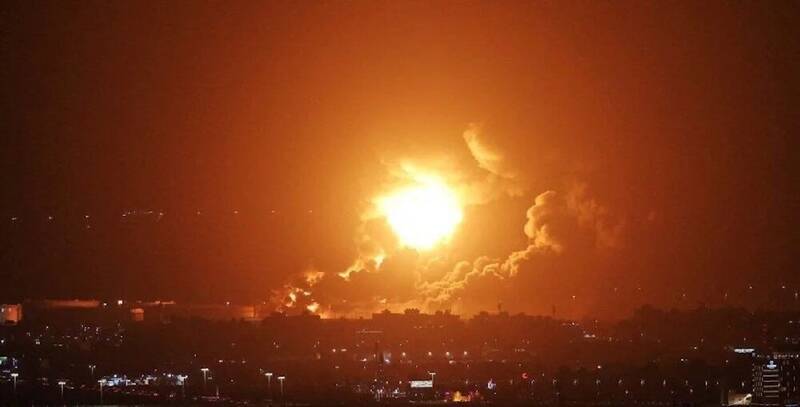 آخرین تحولات روز بیست و دوم نقض آتش بس/ ایهود باراک: جنگ نتانیاهو در غزه بیهدف است/ هیأت حماس به قاهره میرود/ حملات هوایی آمریکا به صنعا، الحدیده و مأرب/ تعداد شهدا به ۵۰۸۱۰ نفر رسید