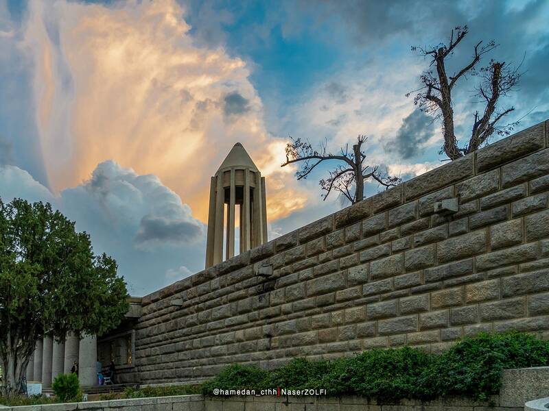 نقاشی آسمان؛ آغوشی از ابر و نور در آرامگاه بوعلی سینا