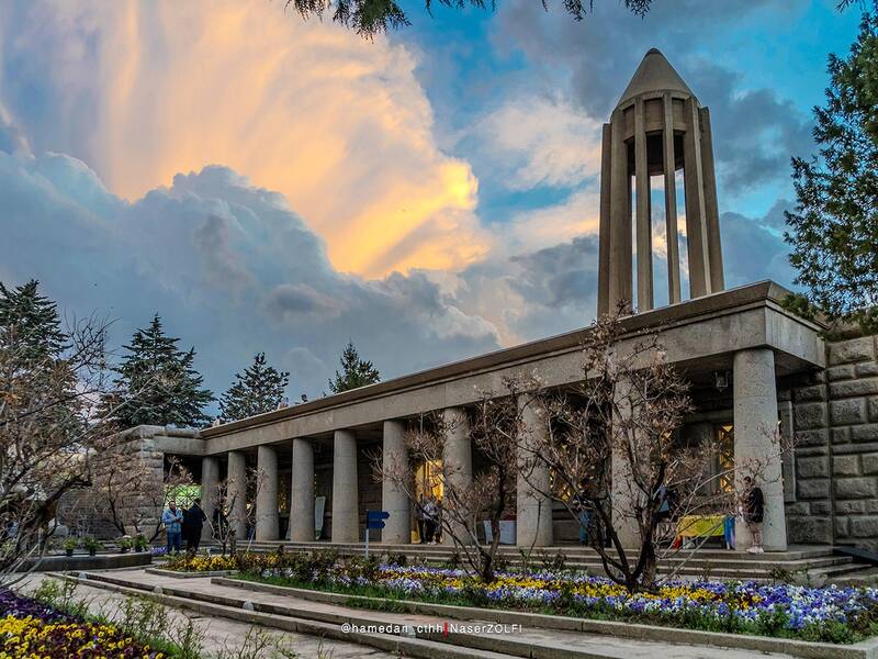 نقاشی آسمان؛ آغوشی از ابر و نور در آرامگاه بوعلی سینا