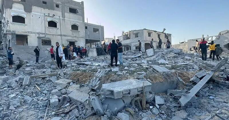 آخرین تحولات بیست و نهمین روز نقض آتش بس/ تهدید یمن در آستانه سفر ترامپ به منطقه/ بمباران محل حضور یکی از اسرای صهیونیست توسط ارتش رژیم/ گسترش ساعت به ساعت نافرمانیهای داخلی در رژیم صهیونیستی/ اسحاق بریک: در آستانه جنگ داخلی قرار داریم