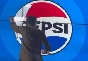 فیلم/ حامیان فلسطین در پاکستان نماد پپسی را بریدند!