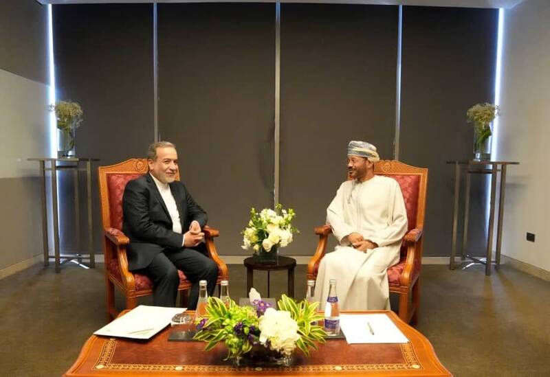 چه کسانی با وزیر امور خارجه وارد عمان شدند؟/ پایان اولین دور از گفتگوهای غیرمستقیم ایران - آمریکا؛ ادامه در هفته آینده/عراقچی: گفتگوها در فضای احترام متقابل انجام شد/ کاخ سفید: مذاکرات با ایران بسیار مثبت و سازنده بود +فیلم