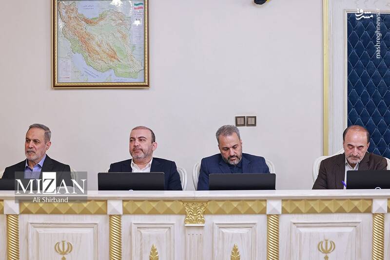 عکس/ نشست رئیس قوه قضاییه با وزیر کشور و معاونین این وزارتخانه عکس/ نشست رئیس قوه قضاییه با وزیر کشور و معاونین این وزارتخانه