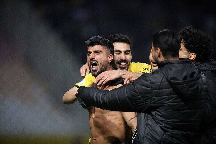 رفتار دوگانه کمیته انضباطی درباره بازیکن تراکتور/ چرا خودتان شائبه ایجاد می کنید؟!