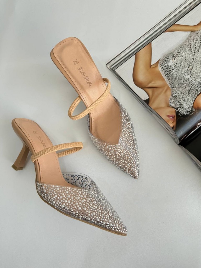 جدیدترین مدلهای کفش زنانه ۲۰۲۵: از بوتهای شیک تا کفشهای مجلسی