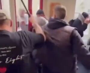 حمله لباس شخصی‌ها به دانشجویان طرفدار فلسطین در دانشگاه آمستردام+ فیلم