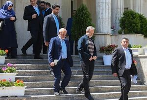 وزرای دولت در حیاط دولت