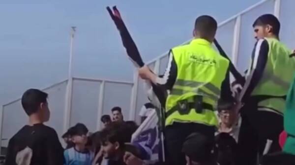 ماجرای جمع کردن پرچم فلسطین در ورزشگاه سیرجان چه بود؟ +فیلم