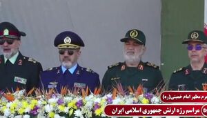 فیلم/ حضور فرماندهان ارتش و سپاه در رژه اقتدار نیروهای مسلح