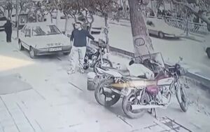 دزدی موتور در روز روشن در خیابان آزادی!