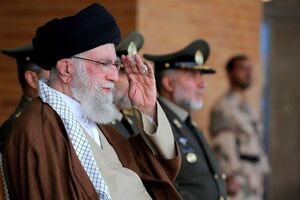 نماهنگ/ روایت رهبر انقلاب از حضور در اولین مراسم ۲۹ فروردین