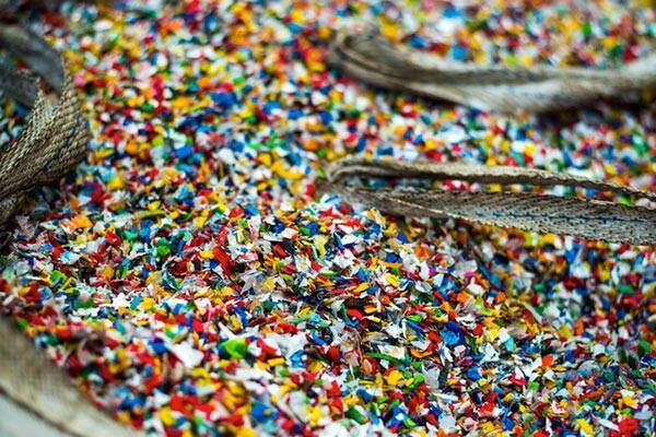 آدامس، حاوی هزاران ذره میکروپلاستیک در بزاق دهان