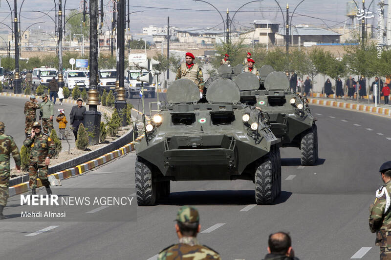 مراسم روز ارتش با حضور رئیس جمهور در جوار حرم امام خمینی(ره) برگزار شد + عکس و فیلم
