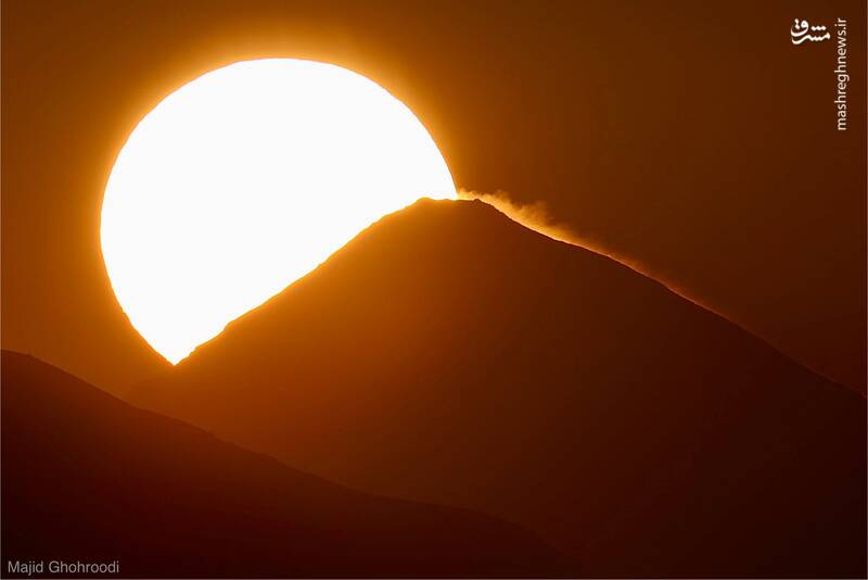 شاهکاری از طلوع خورشید برفراز دماوند