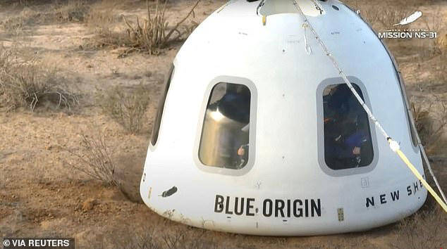 جنجال بر سر سفر فضایی ستاره مشهور پاپ +فیلم و عکس