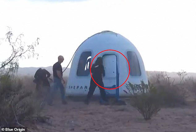 جنجال بر سر سفر فضایی ستاره مشهور پاپ +فیلم و عکس