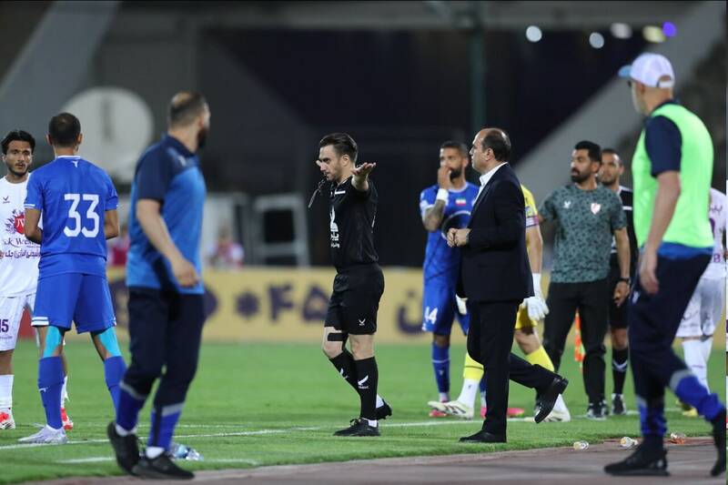 اعتراض هواداران استقلال به داور، بازیکنان و مدیریت!