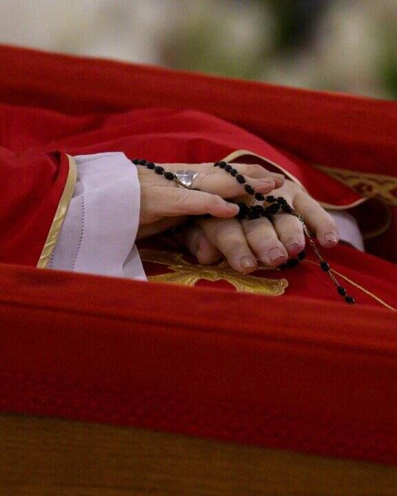 آخرین وداع با پاپ فرانسیس + عکس