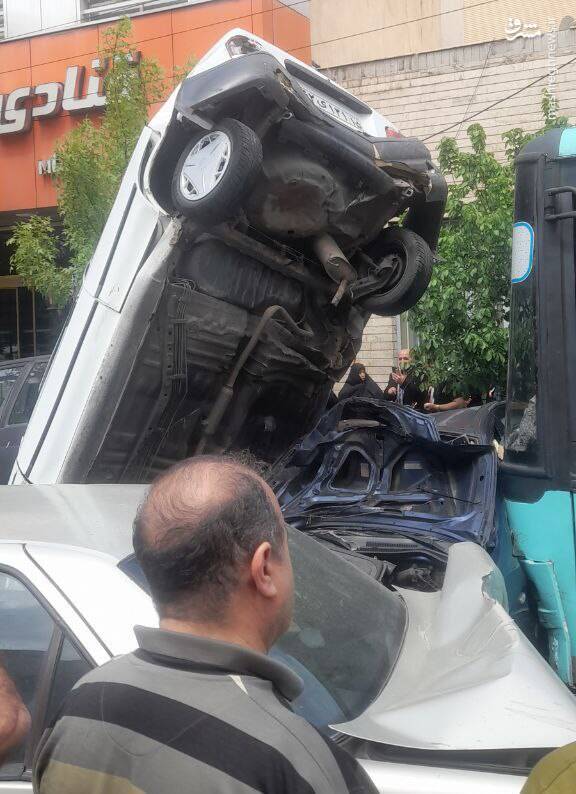 اتوبوس شهری در تبریز حادثه آفرید +عکس