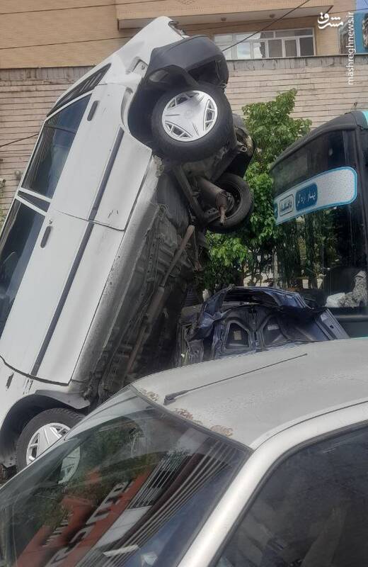 اتوبوس شهری در تبریز حادثه آفرید +عکس