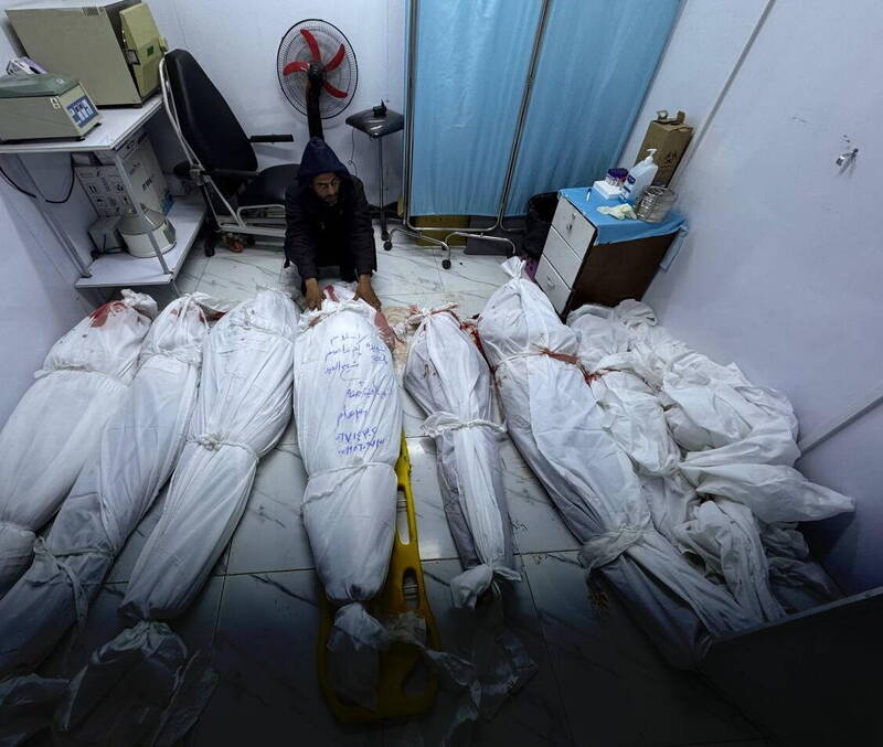 هلاکت فرمانده ویژه ارتش رژیم صهیونیستی در غزه/ کمین سخت و پیچیده نیروهای مقاومت بر علیه نظامیان صهیونیست/ رد درخواست تجدید نظر رژیم صهیونیستی در خصوص تعلیق حکم بازداشت نتانیاهو و گالانت/ بیمارستان تخصصی کودکان «الدرة» به دلیل حمله صهیونیستها از فعالیت خارج شد