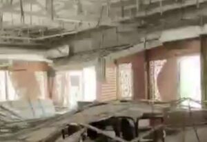 ریزش سقف ساختمان اداری بندر شهید رجایی بر سر کارمندان