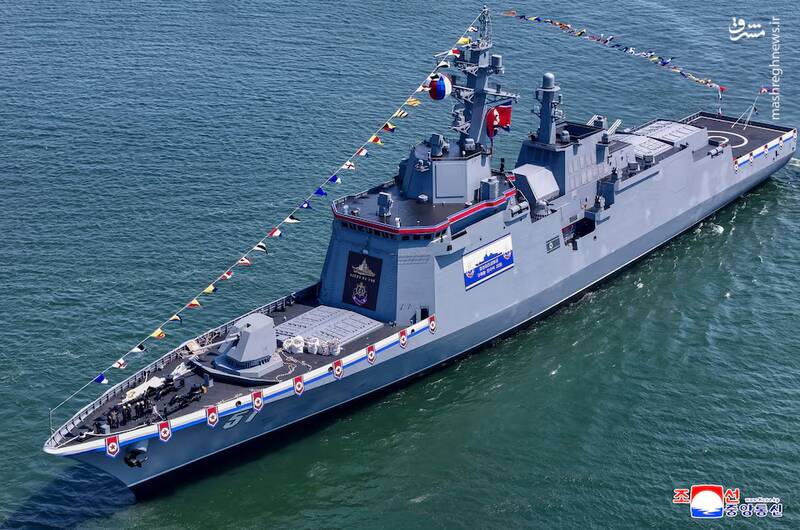 کره شمالی از ناوشکن چندمنظوره جدید رونمایی کرد+ عکس