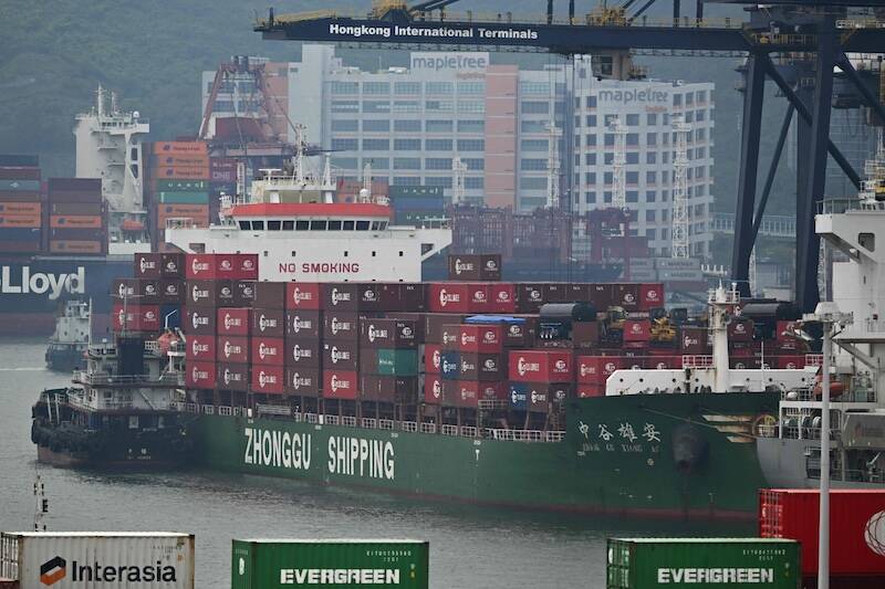 چین جهان را تسخیر میکند؛ آمریکا خودزنی میکند