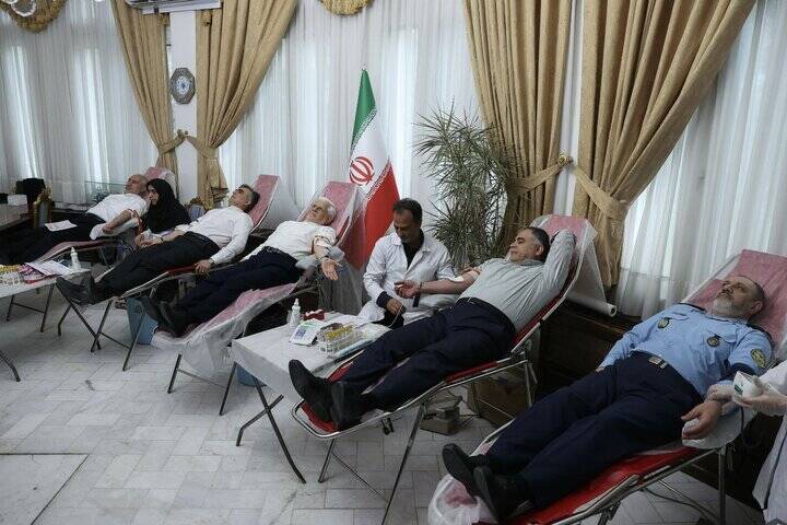 آتش محدوه اصلی بندر شهید رجایی تقریبا مهار شده است/ افزایش فوتیهای حادثه به ۴۰ نفر/ رئیس جمهور به محل حادثه رفت/ اعلام عزای عمومی در سراسر کشور+ عکس و فیلم